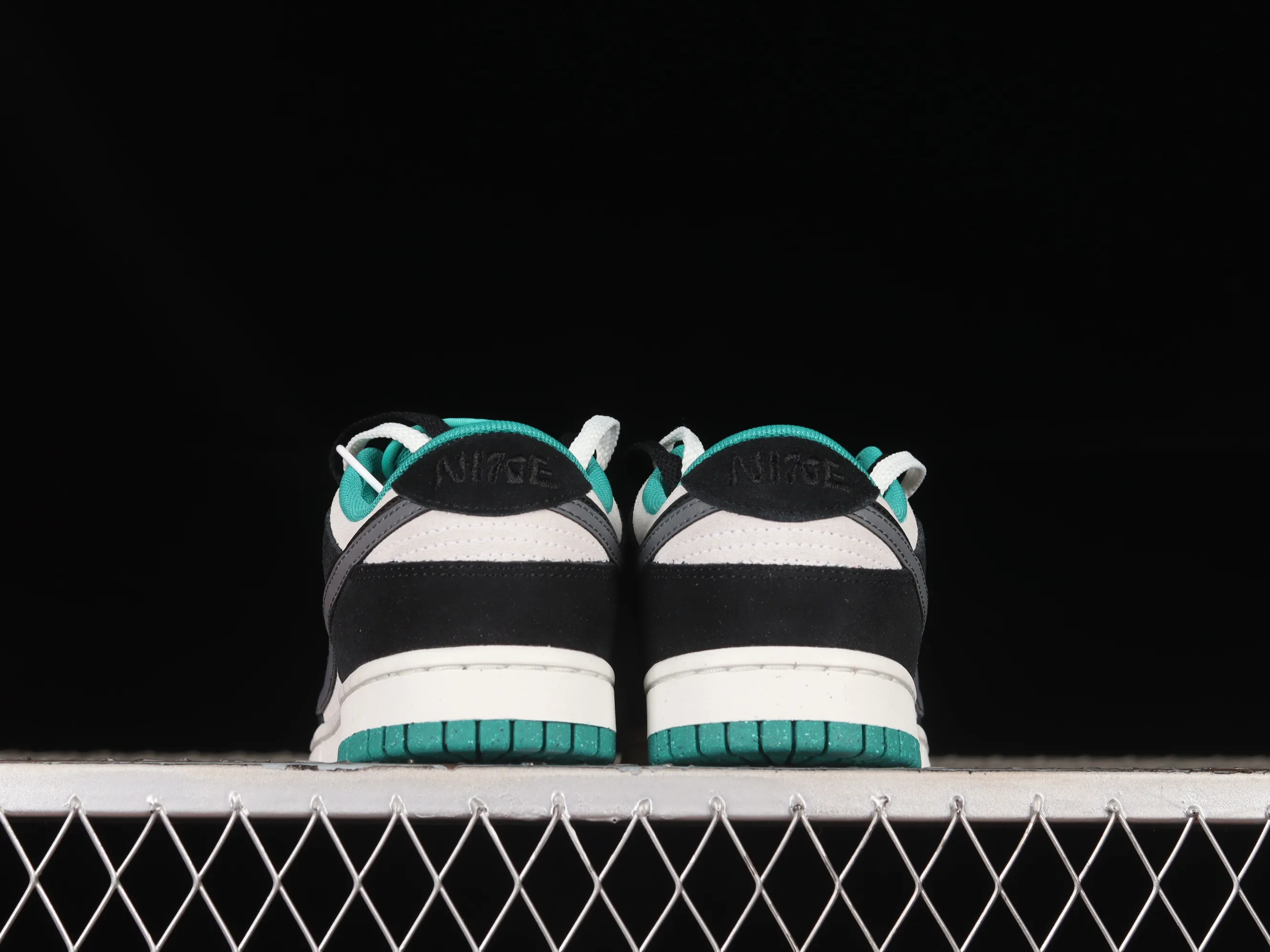 All categories Nk SB Dunk series Nk SB Dunk Low low-top sneakers Nk SB Dunk Low "85" black and gray double hook strap black and green SB low-top sports and leisure sneakers DO9457-133